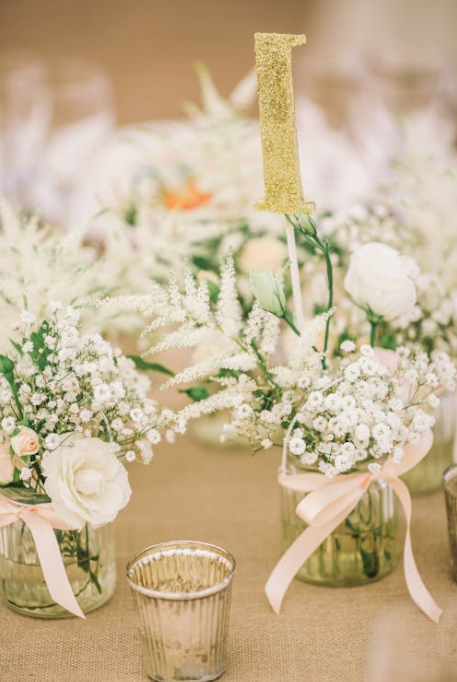 Flower decorations in weddings