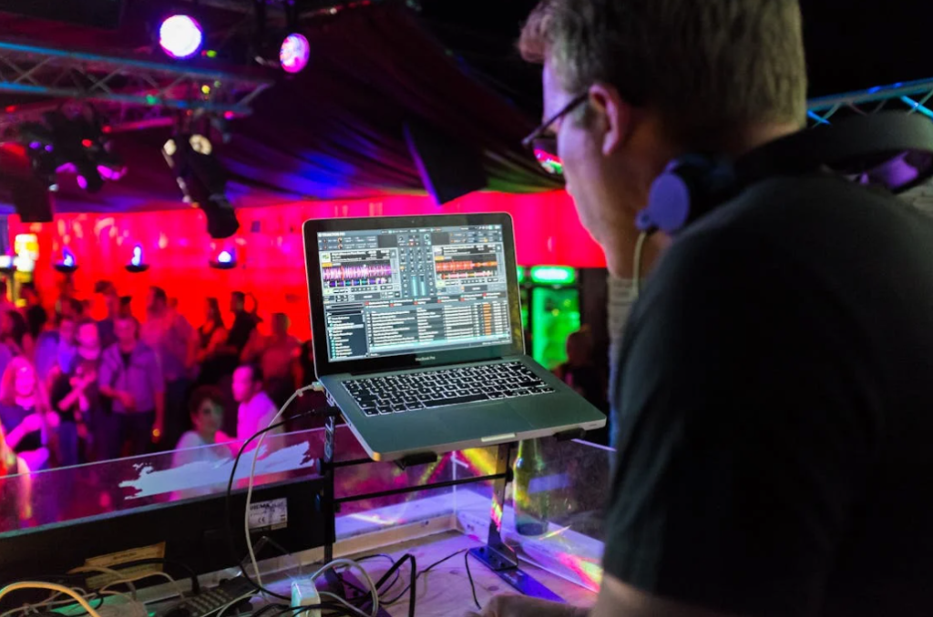 The importance of a wedding DJ