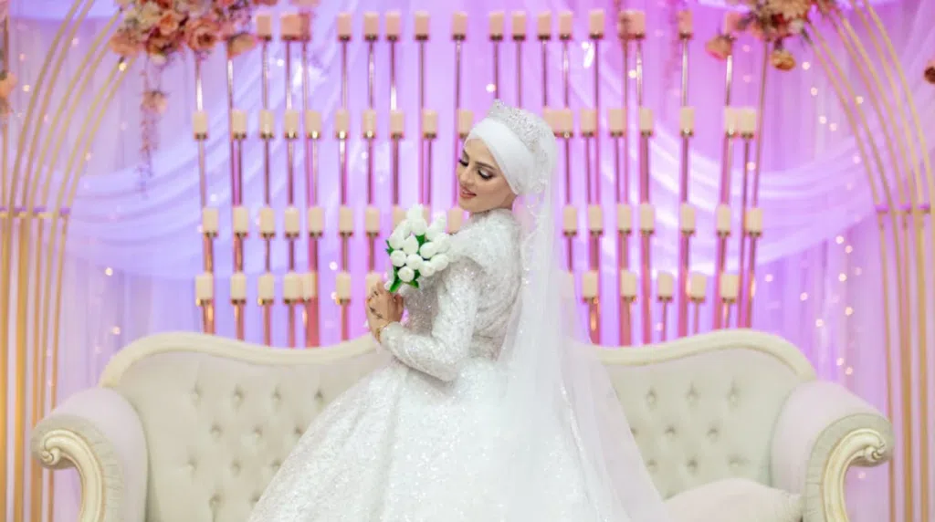 Ways to wear the bride's veil