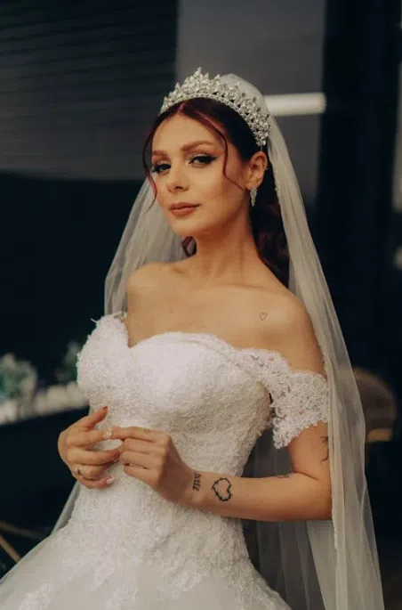 Ways to wear the bride's veil