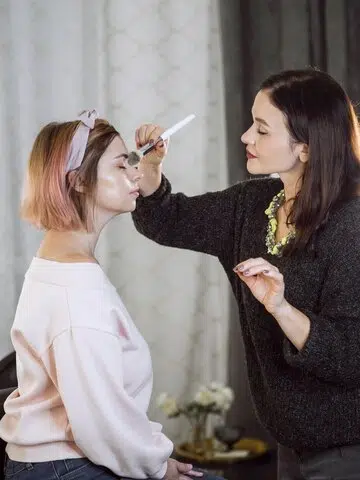علاقة مريحة ومميزة مع Makeup artist 