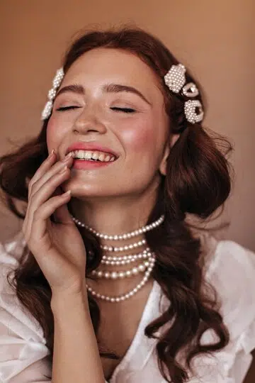 مكياج بسيط و وضعيات تصوير مرِحة