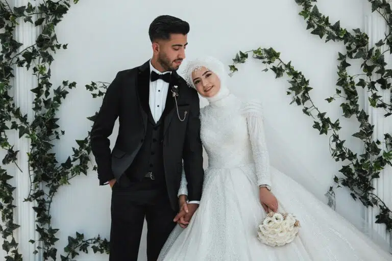 Hair care for the groom is important for his beauty.