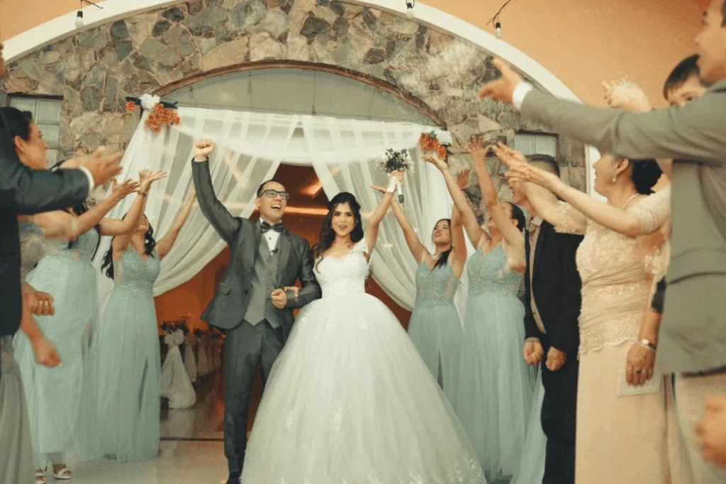 Visits of family and friends to the newlyweds