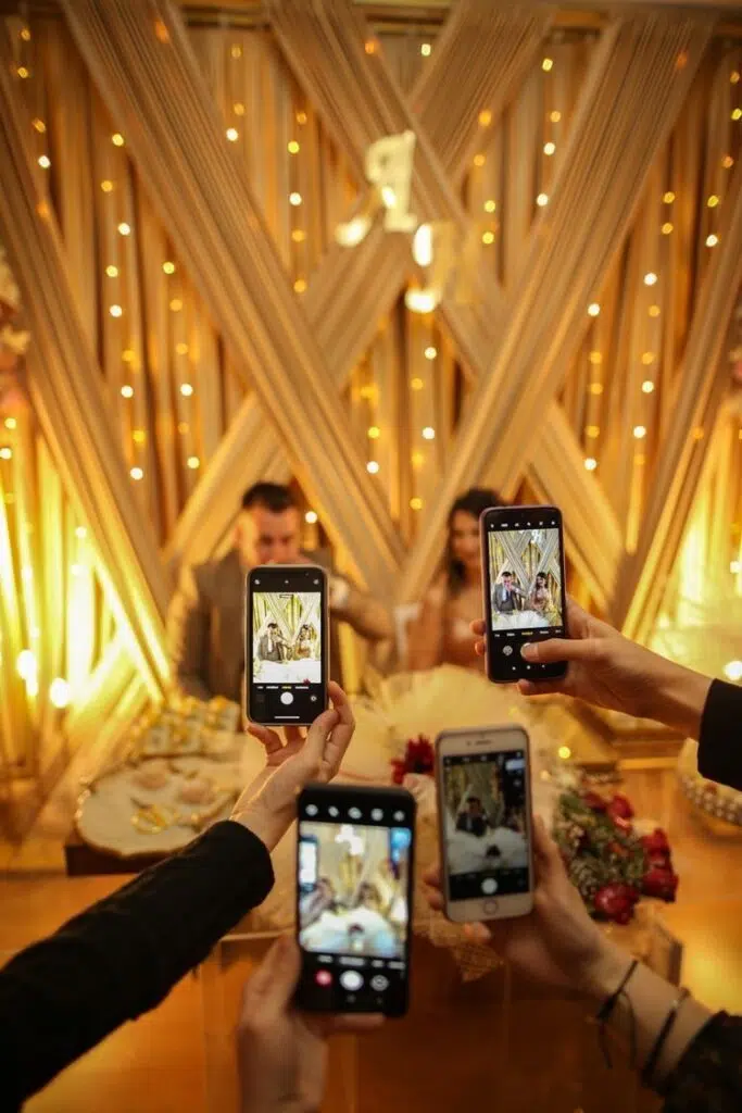 صورة لعروسين خلال الخطوبة أو قراءة الفاتحة