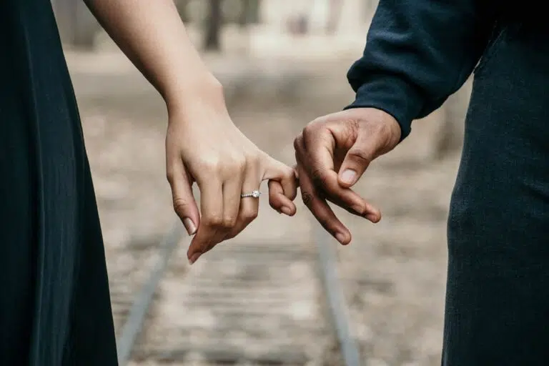 تأخر الزواج .. سن العنوسة وكيفية مواجهة المجتمع
