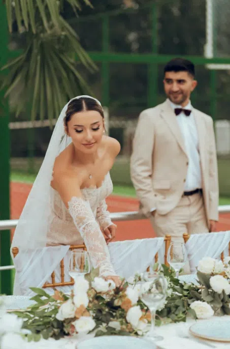 Last-minute wedding change of plans